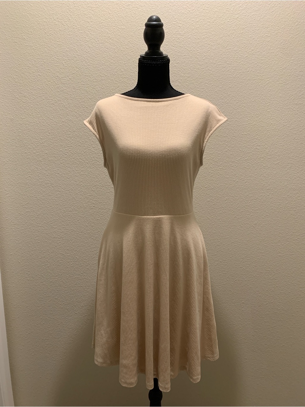 Sleeveless Cream A-Line Midi Dress With Pockets 😍 (Size M)